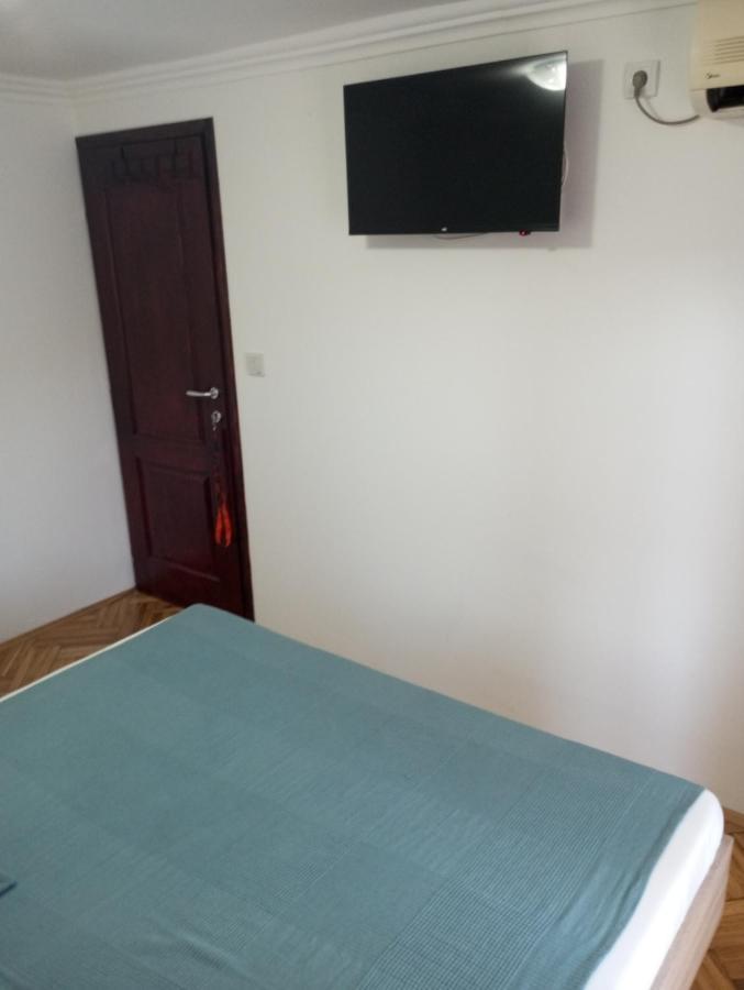 Airport Md Rooms Belgrado Buitenkant foto