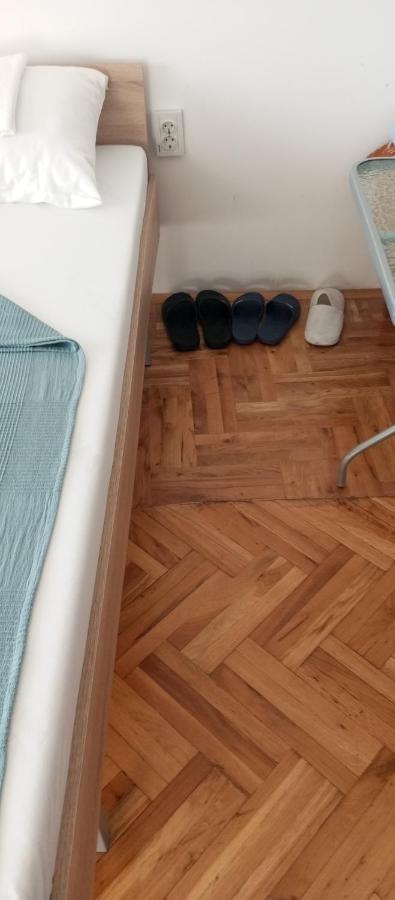 Airport Md Rooms Belgrado Buitenkant foto