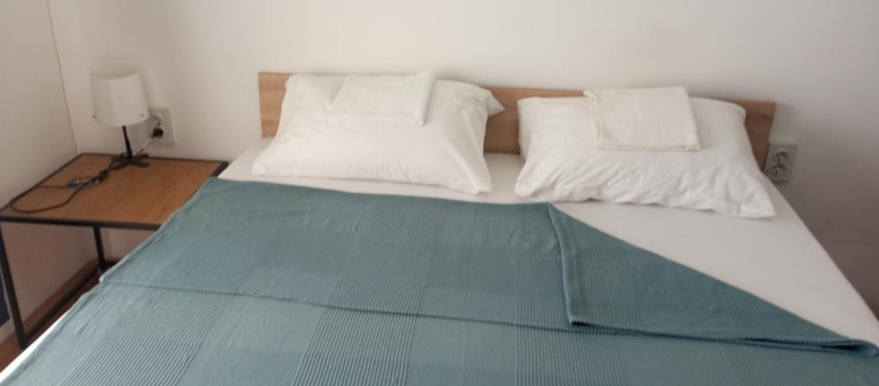 Airport Md Rooms Belgrado Buitenkant foto