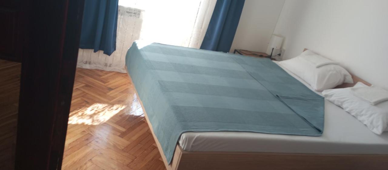 Airport Md Rooms Belgrado Buitenkant foto